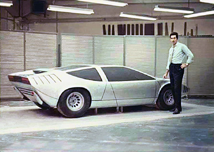 Alfa_Romeo_Iguana_Prototype_with_Giugiaro