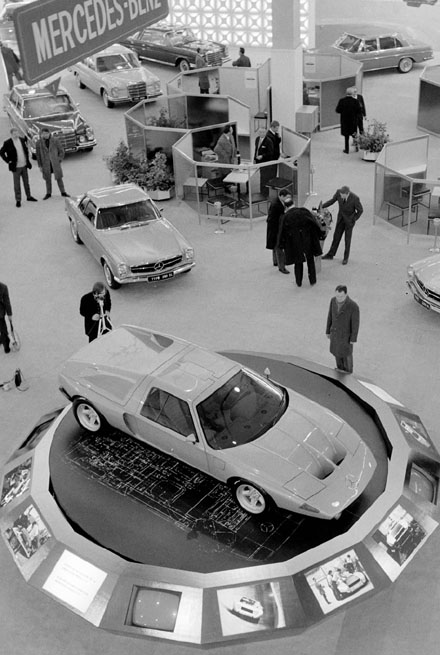 Mercedes_C111_Frankfurt_1969