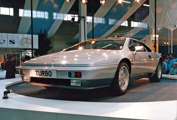 Lotus_Esprit_Turbo_Earls_Court_Motorfair_1987