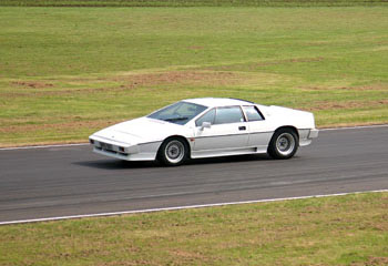 Lotus_Turbo_Esprit_1986_White_Track