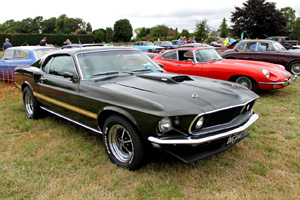 Mustang_1969_&_Jaguar_E_Type